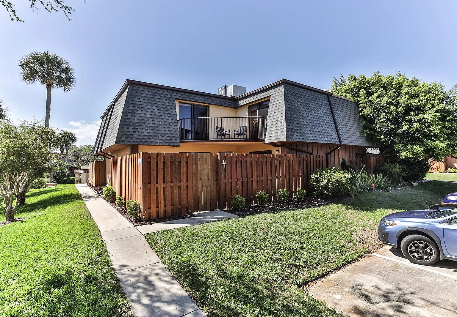 2 bed, 2.5 bath, 1328 sqft, $2,300 — Photo 1