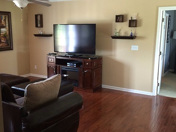 Living Room (upstairs)