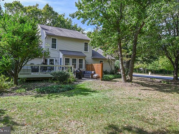 3rd image of 402 Fair Hill Ct