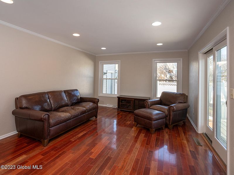 5th image of 14 Capitol Place
