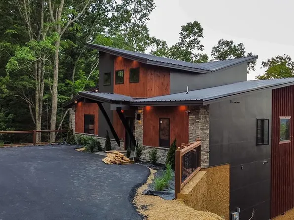 2430 Cove Mountain Ln, Sevierville, TN 37862