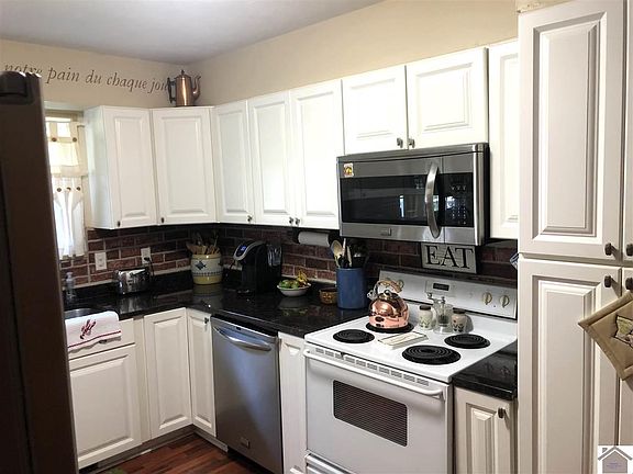 4th image of 66 Whitley Ct