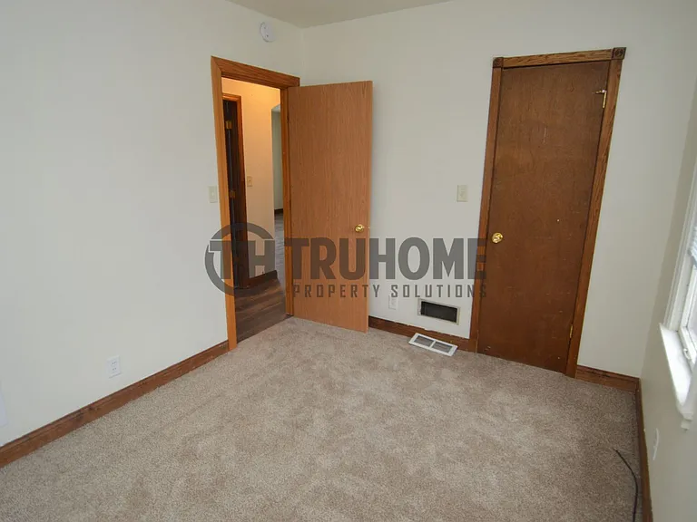 2305 University Ave — Photo 16