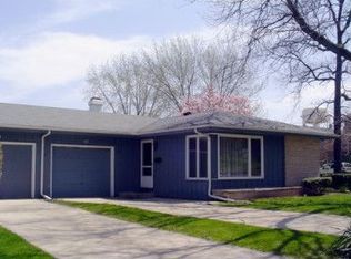 111 William Dr, Elgin, IL 60123