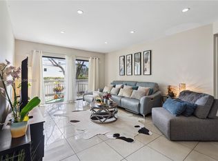 8290 Lake Dr APT 215, Doral, FL 33166