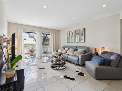 8290 Lake Dr APT 215, Doral, FL, 33166