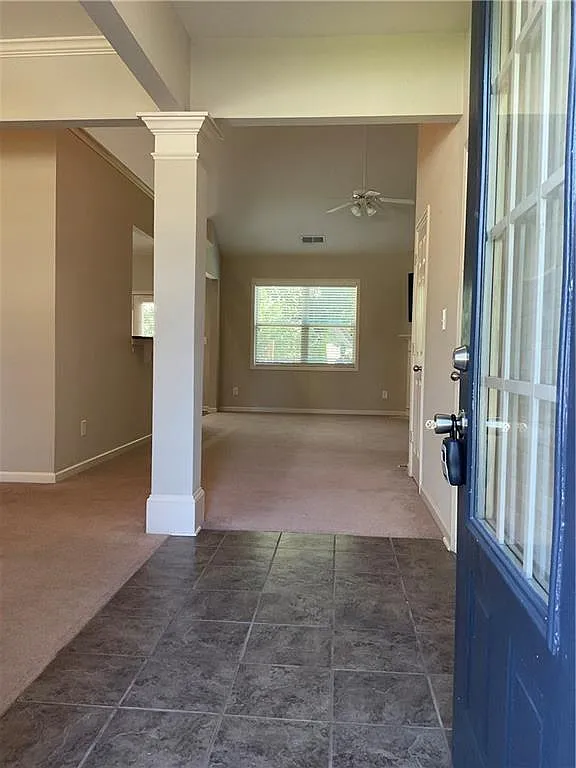 4 bed, 2.0 bath, 1835 sqft, $2,425 — Photo 2