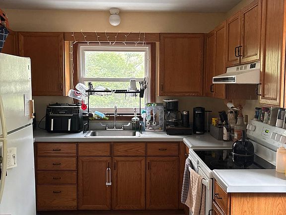 2nd image of 232 Mary Taylor Rd