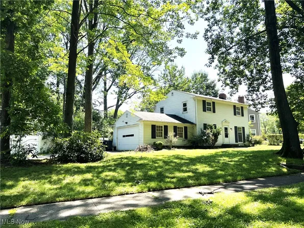 3645 Stoneleigh Rd, Cleveland Heights, OH 44121