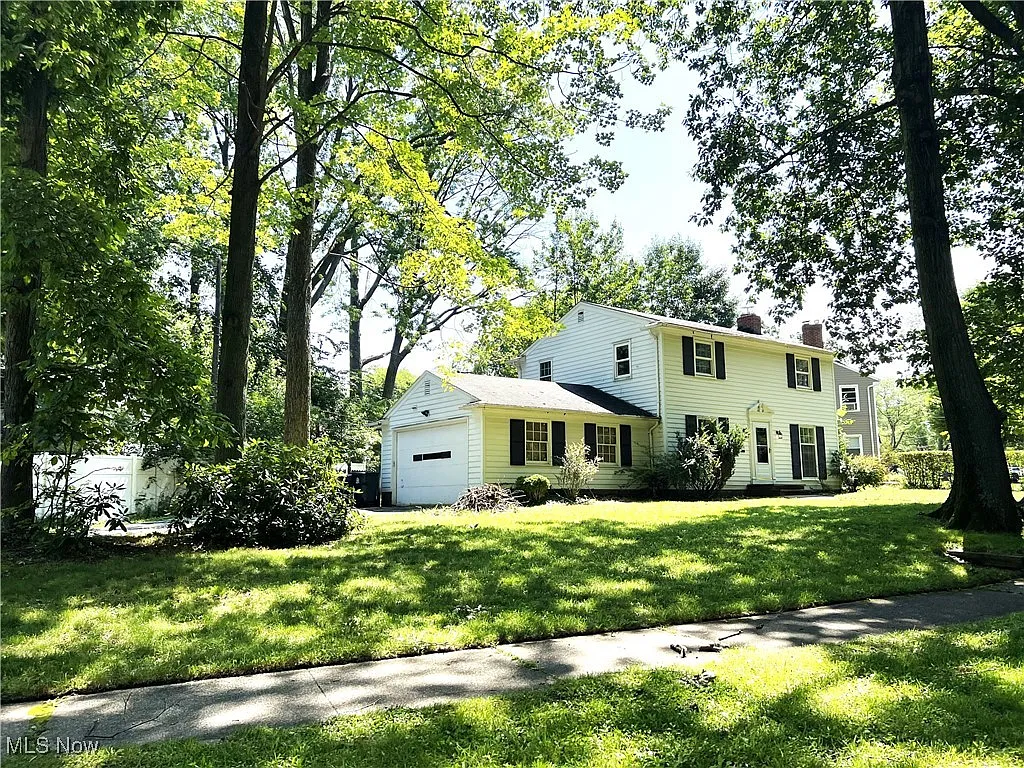 3645 Stoneleigh Rd photo 1