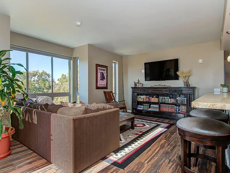 323 W Jefferson St #409 — Photo 8