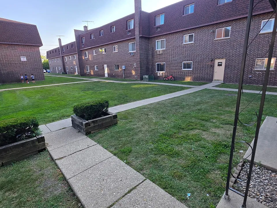 9358 Golf Rd #1B