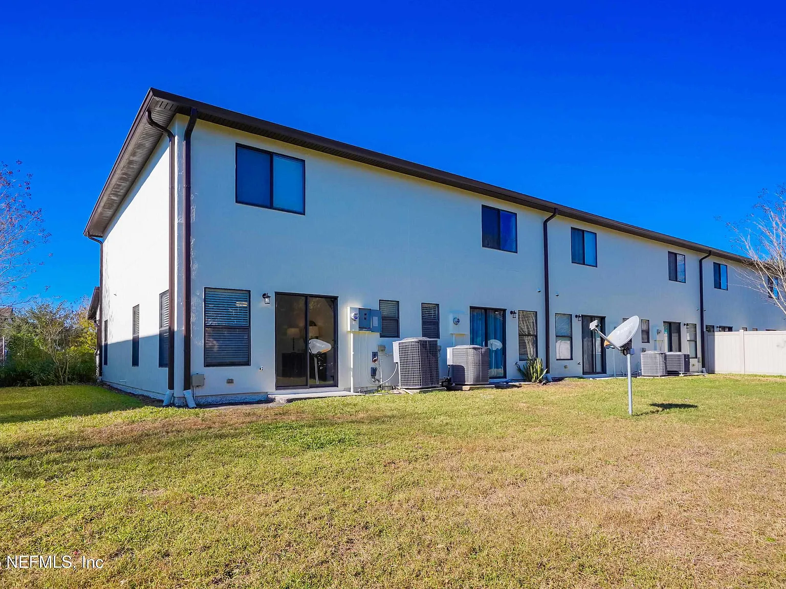 3 bed, 2.5 bath, 1536 sqft, $1,900 — Photo 3
