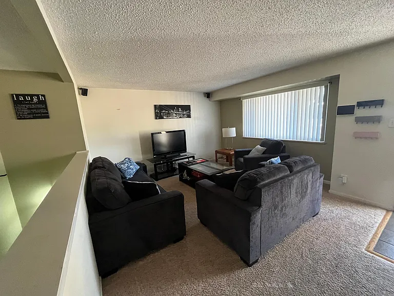 1552 S Everett St — Photo 17