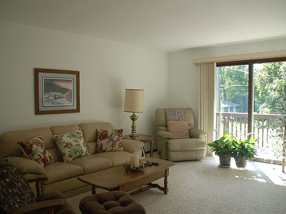 5th image of 632 7th Ave NE
