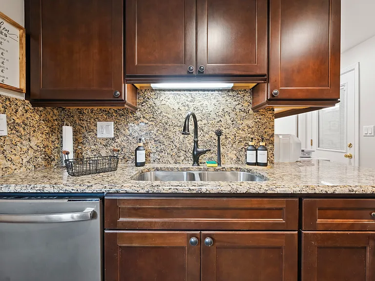 720 Kemah Ln — Photo 8