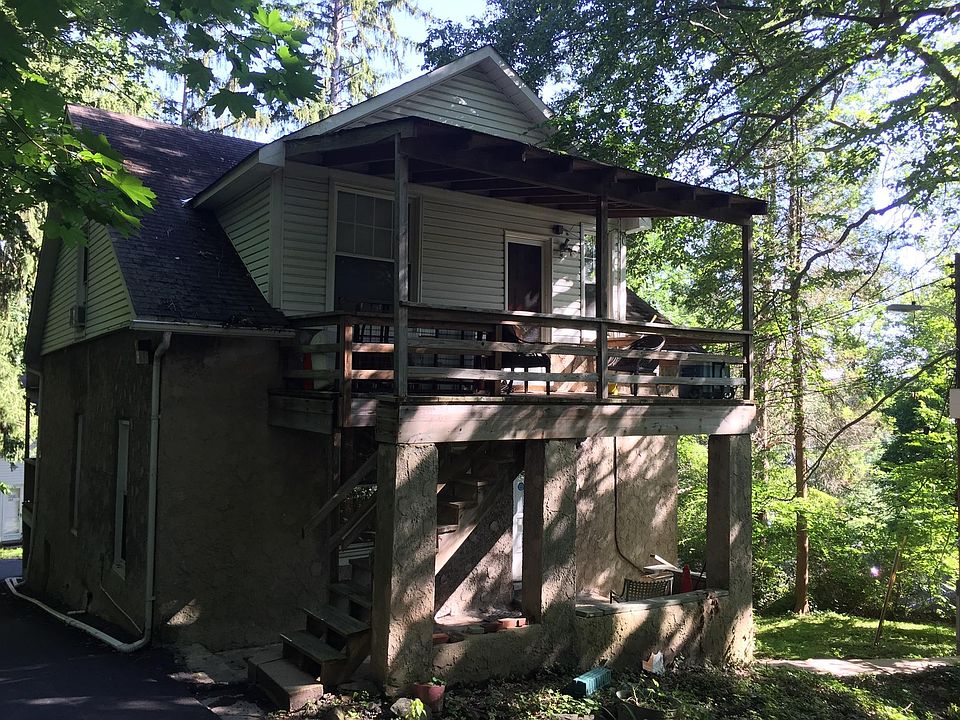 1912 Sulgrave ave, one of the two porches