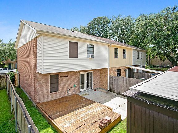 3rd image of 2325 Oxford Pl