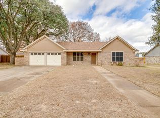 1114 Willowcreek Rd, Cleburne, TX 76033
