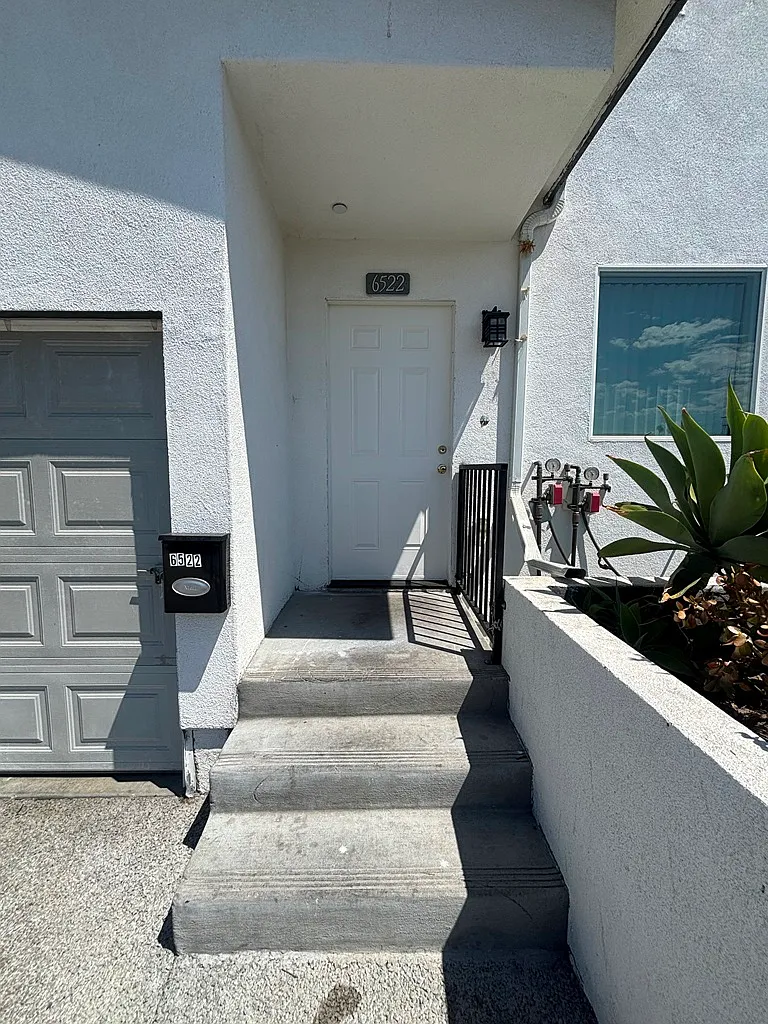 5 bed, 1857 sqft, $4,200 — Photo 2
