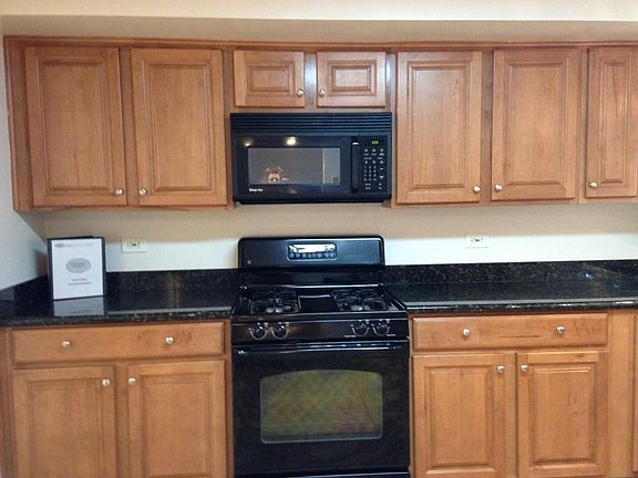 5th image of 218 Applewood Ln