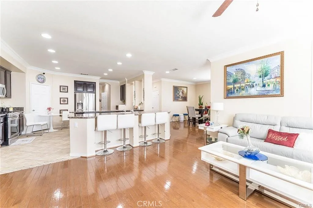 5 bed, 3146 sqft, $4,400 — Photo 4