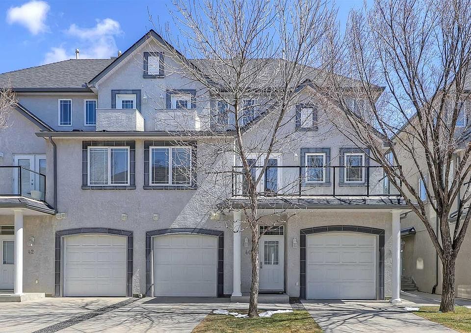 1st image of 40 W Simcoe Pl SW