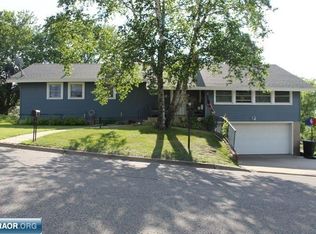 27 Knob Hill Dr, Virginia, MN 55792
