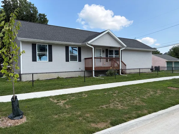 423 10th St NW, Cedar Rapids, IA 52405