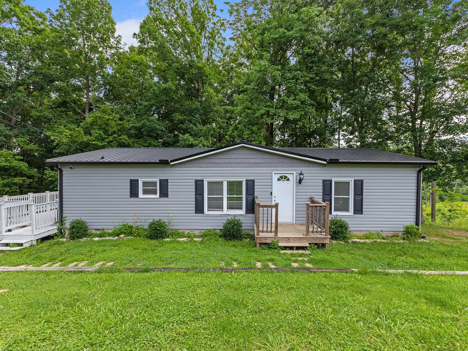 3 bed, 2.0 bath, 1248 sqft, $1,750 — Photo 1