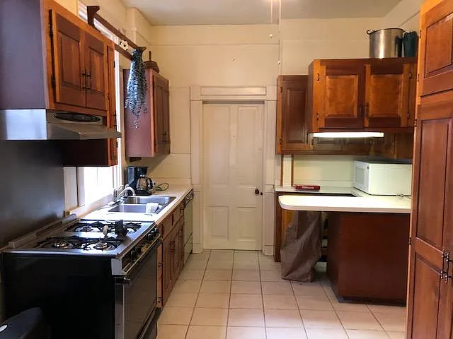 233 E Frederick St — Photo 10