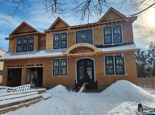 86 Azalea St, Paramus, NJ 07652