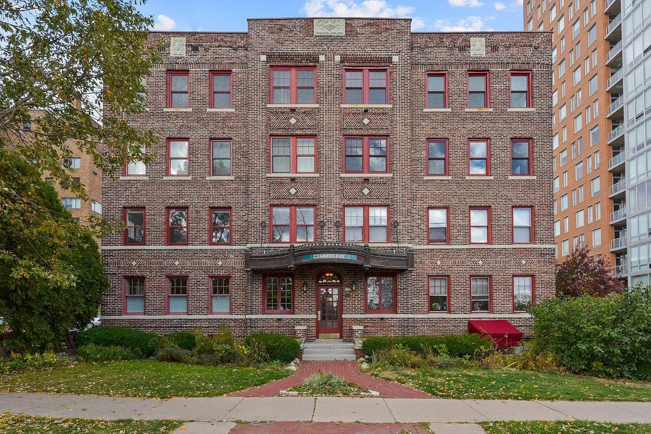 1983 North Summit AVENUE #20 photo 1