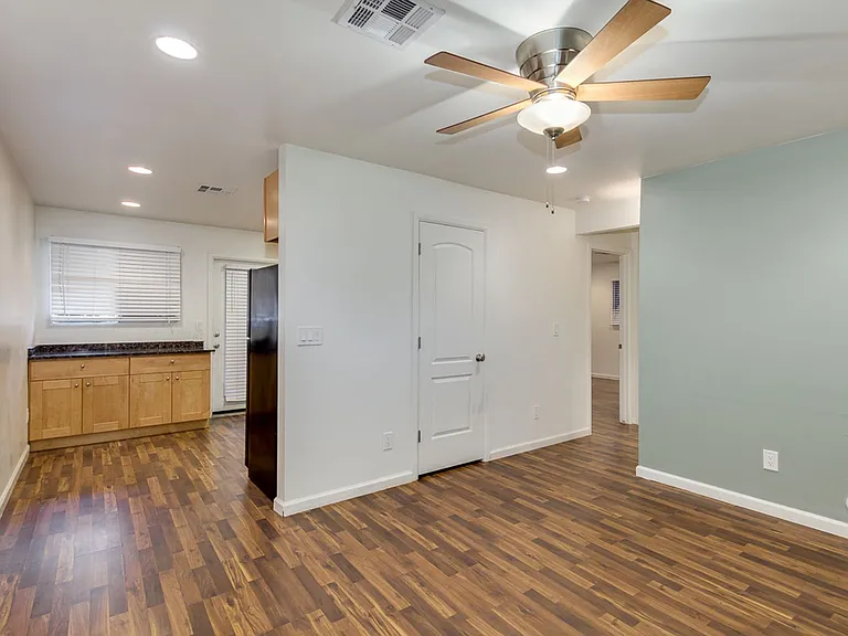 22nd Street Apartments 3015 — Photo 1