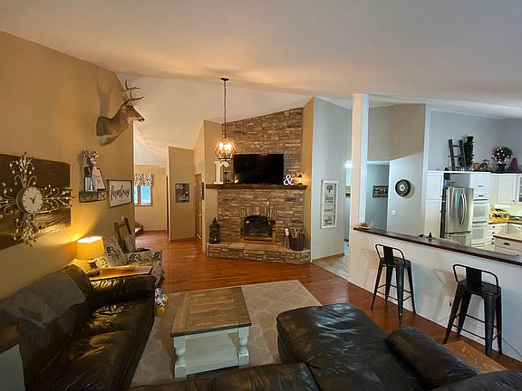 4th image of 8490 Highland Trl