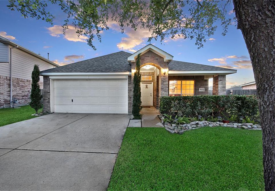 1st image of 5927 Coyote Echo Dr