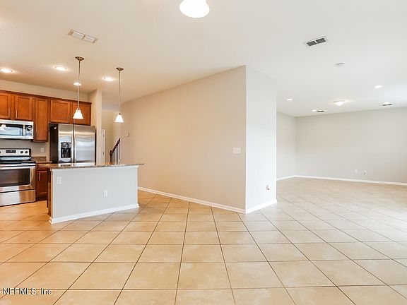 5th image of 574 GLENDALE Lane