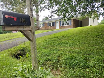140 Lakeview Cir, Mount Airy, NC, 27030