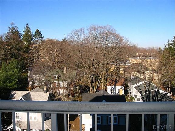 3rd image of 10 Stewart Pl APT 8DW