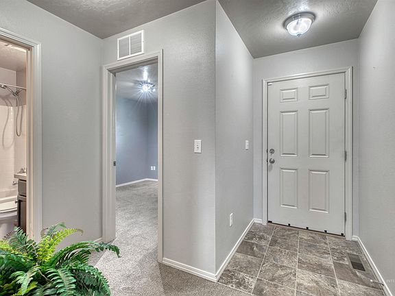 4th image of 11764 Altamont St