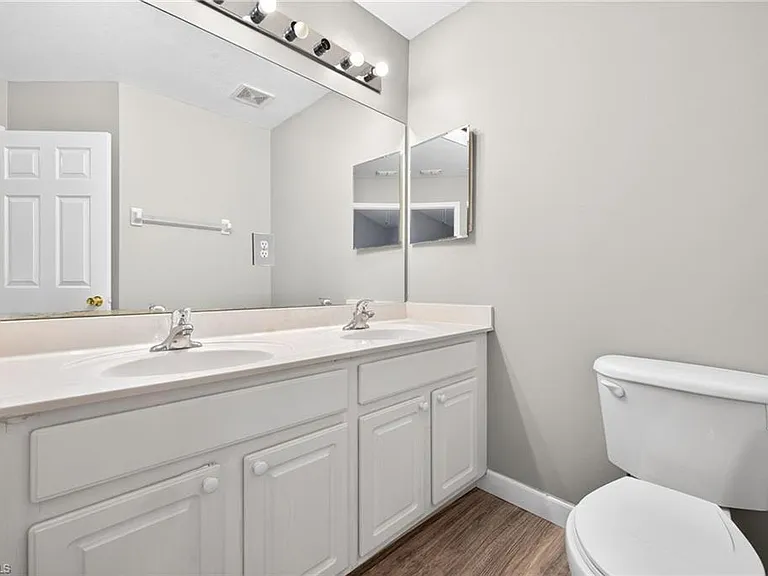8289 Pacific Beach Dr — Photo 13