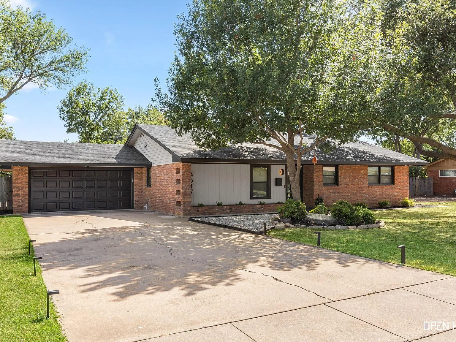 3 bed, 2.0 bath, 1942 sqft, $2,700 — Photo 2