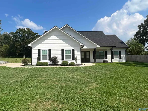 587 Hancock Dr E, Scottsboro, AL 35769