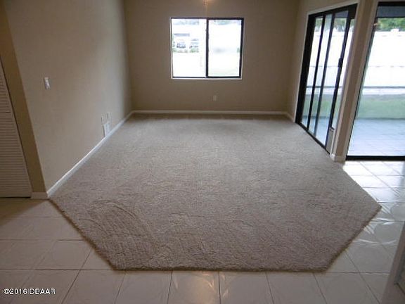 5th image of 22 N Lake Forest Ct