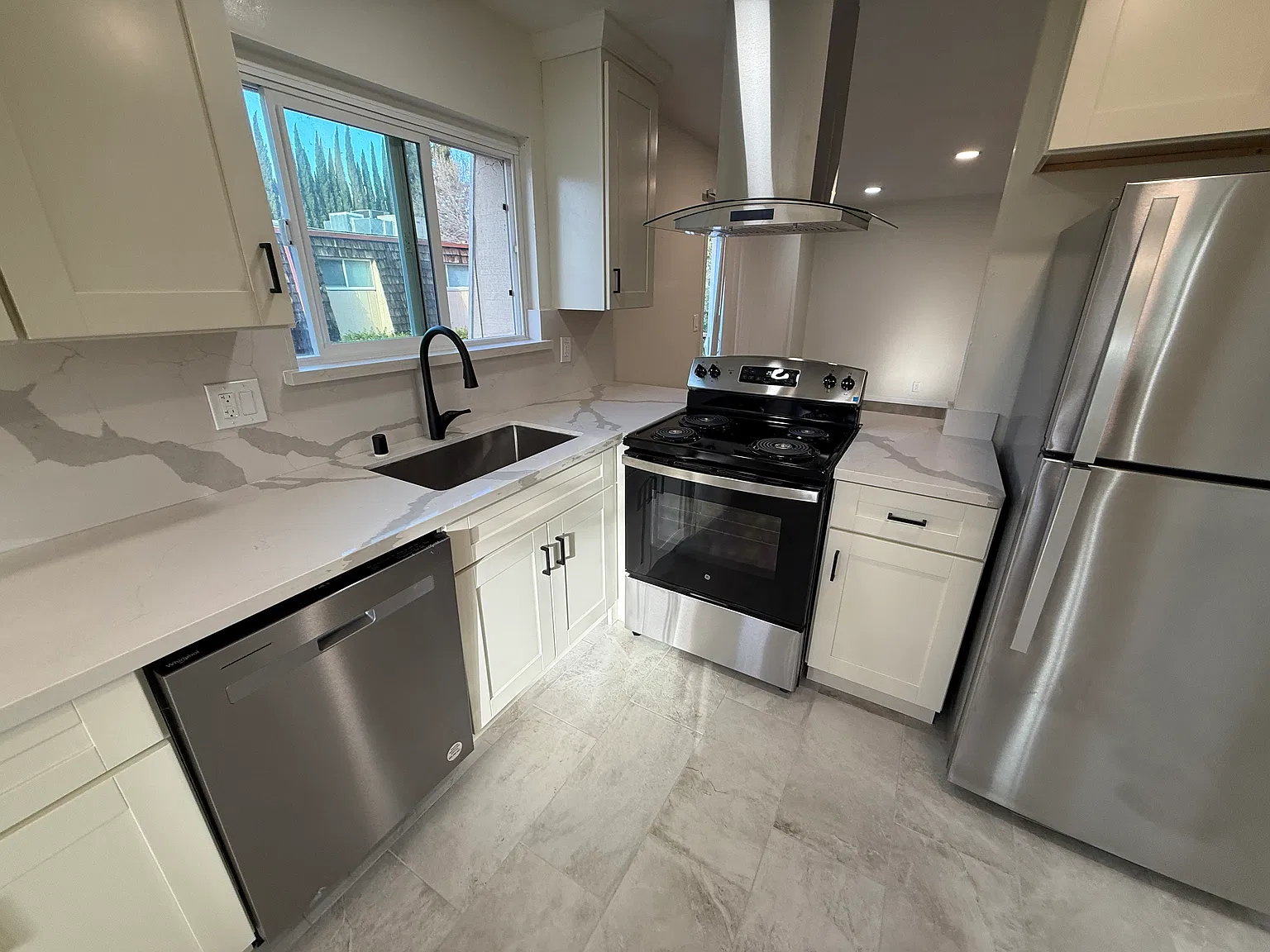 3 bed, 1200 sqft, $3,350 — Photo 1