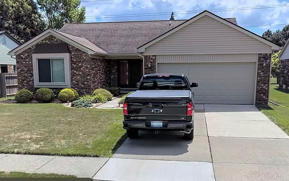 1st image of 47220 Savannah Dr