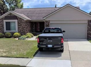 47220 Savannah Dr, Macomb, MI 48044