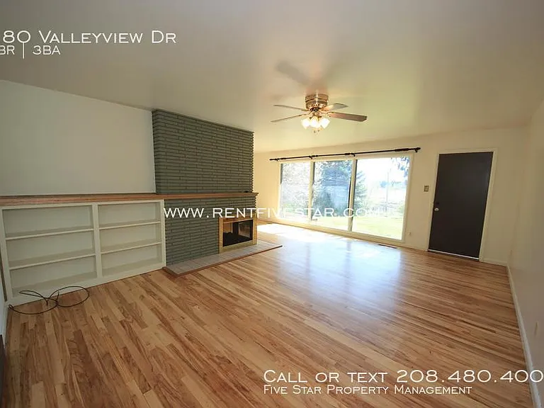 180 Valleyview Dr — Photo 3