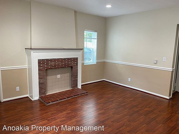 3rd image of 937 E Mariposa St APT 4