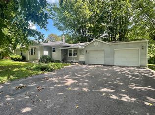 28 Maple Dr, Caseyville, IL